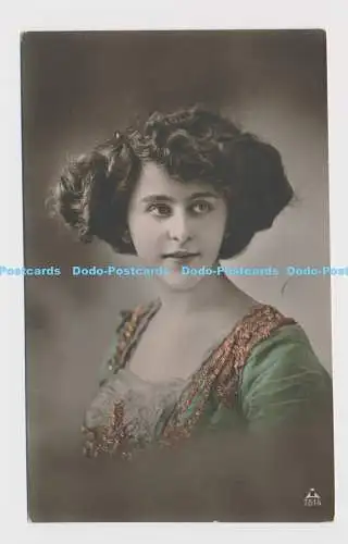 C009241 Frau. Portrait. 7514. 1914