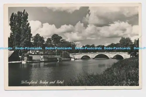 C010488 Shillingford Bridge und Hotel. RP. 1957