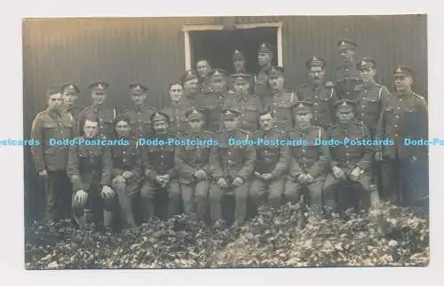 C010628 Gruppenfoto Männer. Militäruniformen