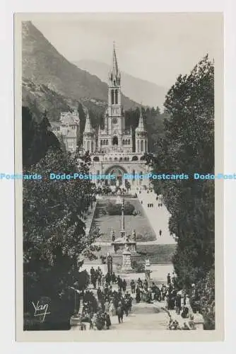 C015313 Lourdes. La Basilique et l Esplanade. Quinault. Yan