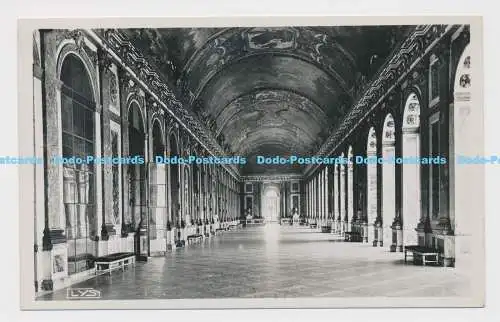 C016497 Versailles. Spiegelgalerie. Lys. 1948