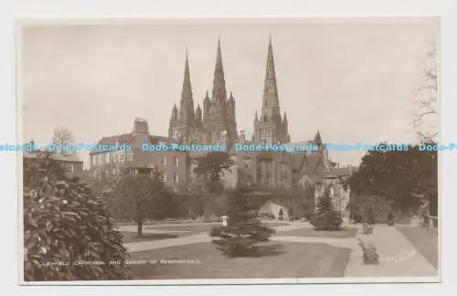 C019441 Kathedrale von Lichfield und Garten der Erinnerung. Walter Scott. RP