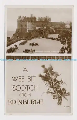 C020450 A Wee Bit Scotch aus Edinburgh. Edinburgh Castle. Schutz wechseln. V