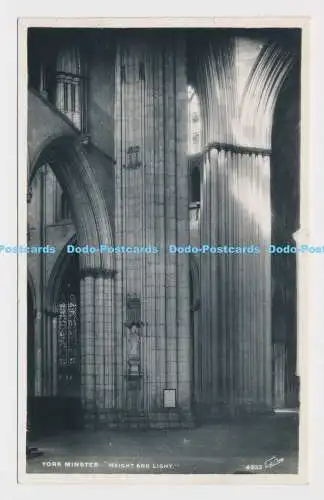 C020676 York Minster. Höhe und Licht. Walter Scott. RP