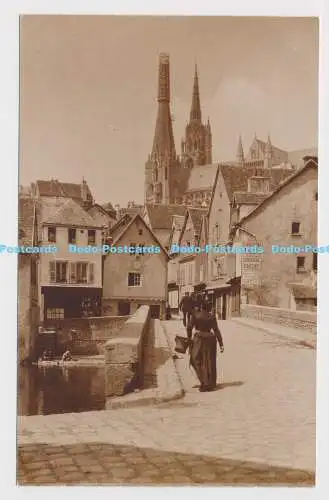 C024010 Chartres. Blick auf den Stadtplatz und die Kathedrale