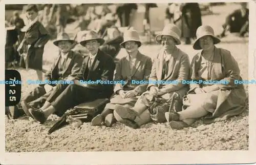 C024185 Alte Postkarte. Frauen am Strand