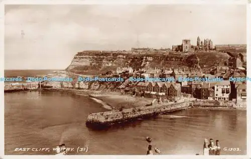 R181177 East Cliff. Whitby. Valentinstag. RP