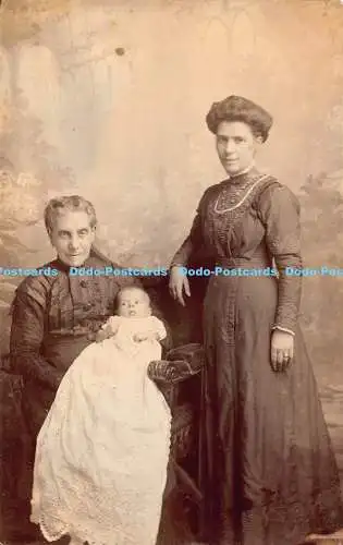 R181191 Frauen und Kind. Alte Fotografie. Postkarte. Whiffins Studio