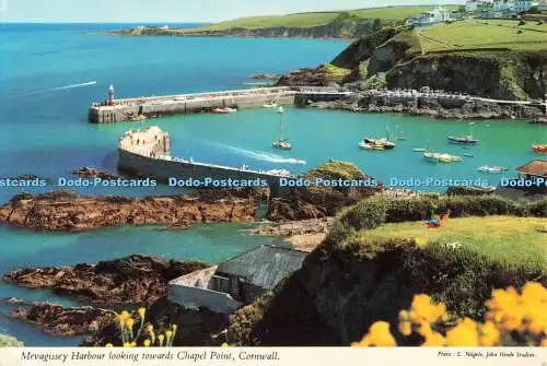 R683944 Cornwall. Hafen von Mevagissey mit Blick auf Chapel Point. John Hinde. E