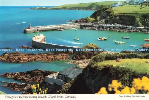R681984 Cornwall. Hafen von Mevagissey mit Blick auf Chapel Point. John Hinde Lt