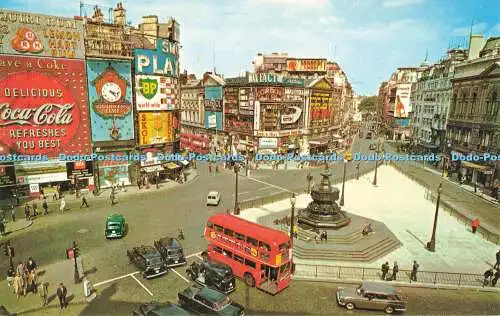 R683460 London. Piccadilly Circus. Die fotografische Grußkarte. Naturfarbe