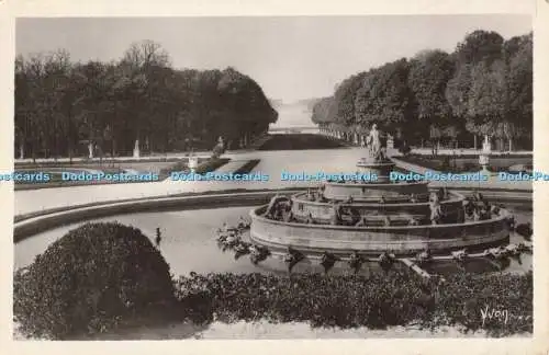 R687536 Splendeurs et Charmes de Versailles. Perspektive auf das Latonebecken und