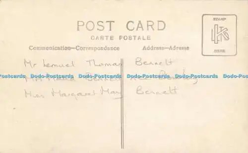 R688413 Zwei Frauen mit Mann. im Garten. L.T.K