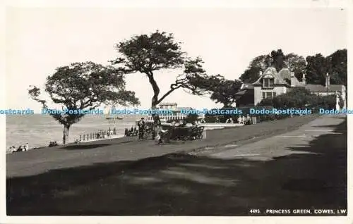 R688485 I.W. Cowes. Princess Green. Nahe. Echtfoto Postkarte. 1962