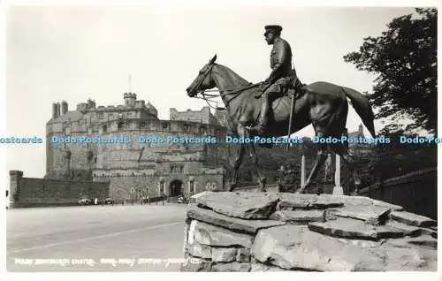 R688038 Edinburgh Castle. Earl King Statue. Richter. 14587