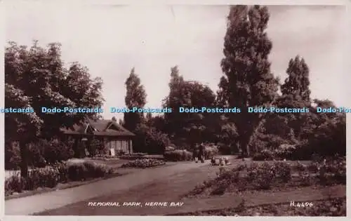 R689891 Herne Bay. Memorial Park. Valentinstag. RP