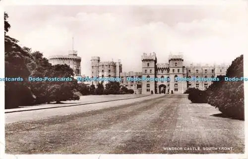 R688687 Windsor Castle. Südfront. M. und L. National Series. 1943