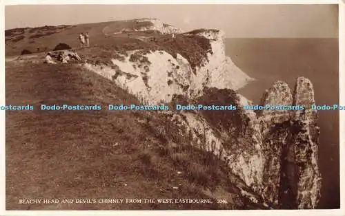 R688257 Eastbourne. Strandkopf und Teufelskamin aus dem Westen. S. und E. Norma