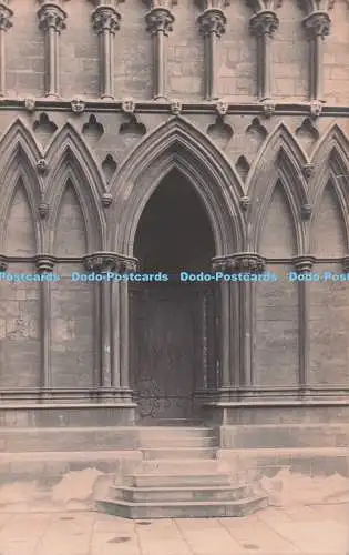 R692869 Lincoln. Kathedrale. Blick auf die Tür. S. Smith. T.I. C