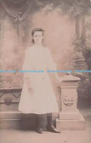 R692212 Hundersfield. Junge Frau in einem weißen langen Kleid. Stapleton and Son