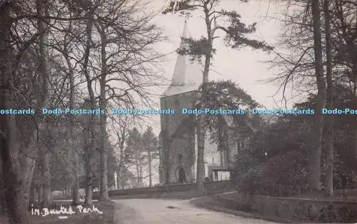 R695047 Sussex. im Park. Kirche