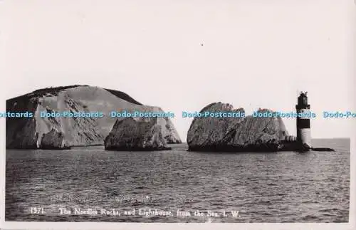 R696920 I. W. The Needles Rocks and Lighthouse. aus dem Meer. Nahe. RP