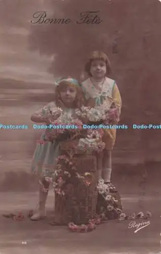R697116 Bonne Fete. Zwei kleine Mädchen mit Blumen. Magenta. Regina. 1918