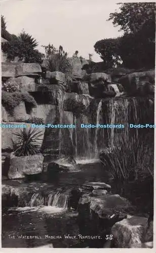 R695501 Ramsgate. Madeira Walk. Der Wasserfall. Carr and Son. 1938
