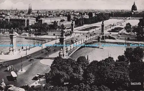 R695852 Les Jolis Coins de Paris. Pont Alexandre III et l Esplanade des Invalide