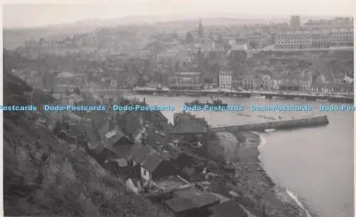 R700044 Whitby. Blick über den Hafen von Whitby