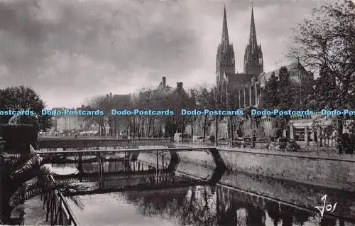 R695940 Chambre de Bretagne. Quimper. Les Fleches de la Cathedrale Dominant les