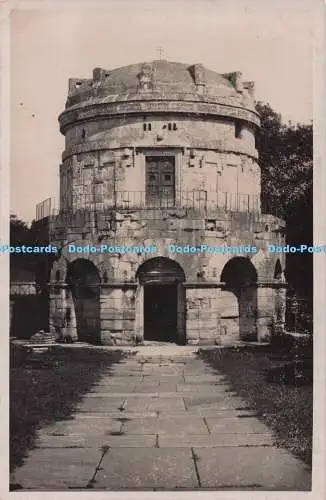 R697917 Ravenna. Dintorni. Mausoleo di Teodorico. Istituto Fotografico Italiano