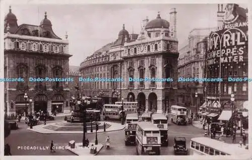 R696250 London. Piccadilly Circus. Valentine and Sons Ltd. RP