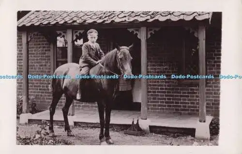 R700518 Junge auf dem Pferd. Jerome Ltd. Postkarte