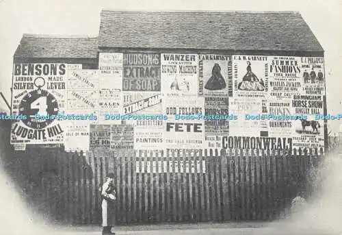 D149050 Poster auf einem Gebäude in der Cleveland Street. Wolverhampton Art Gallery. Ta