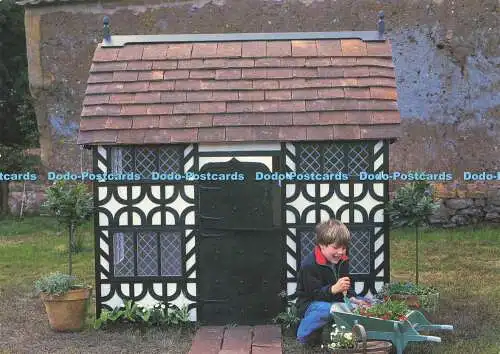 D147163 Das architektonische Spielhaus Tudor mit handgefertigtem Kent-Zapfen