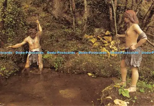 D002235 Prehisto Parc. Tursac Les Eyzies. Dordogne. Pecheur au harpon