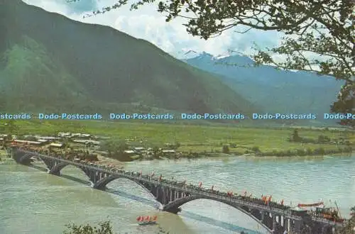 D004065 Scenic Tibet. Neue Brücke über den Yalutsangpo Fluss. Fremdsprachen P