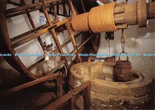 D002430 Carisbrooke Castle. Isle of Wight. Der Brunnen und das Eselrad. Englisch He