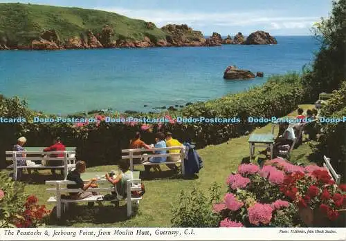 D005829 The Peastacks and Jerbourg Point von Moulin Huet. Guernsey. C.I. John