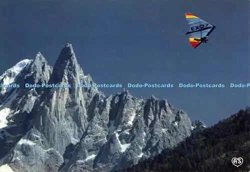 D007644 Le Massif Du Mont Blanc. Berge. Haute Savoie. G En Deltaplane Face E