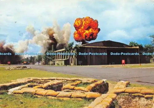 D011759 Die Luftwaffenräuber erzielen einen Volltreffer auf einem der britischen Flugplätze in