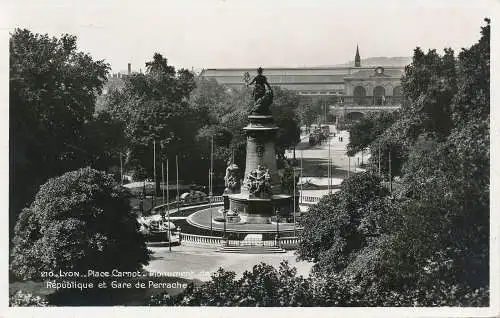 PC50092 Lyon. Carnot platzieren. Monument de la Republique et Gare de Perrache. La Ci