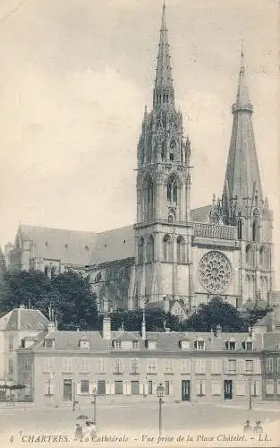 PC50206 Chartres. La Cathedrale. Vue Prise de la Place Chatelet. LL. Nr 4. 1911.