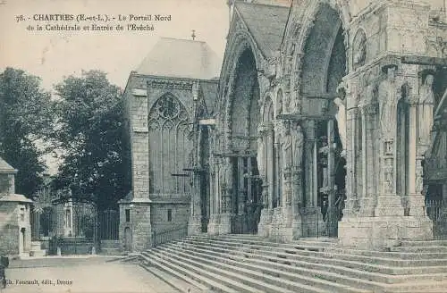 PC50207 Chartres. Le Portail Nord de la Cathedrale et Entree de l Eveche. Foucau