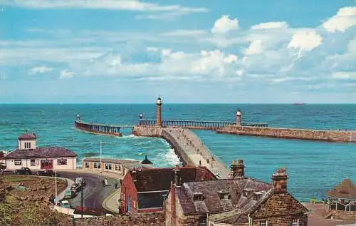 PC50462 Hafeneinfahrt. Whitby. Nr. PT19965. 1967