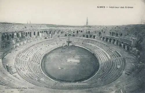 PC51643 Nimes. Interieur des Arenes. Aubac Plos. B. Hopkins
