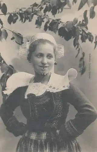 PC54333 Alte Postkarte. Frau mit Kirschen. Villard. Nr 1060. B. Hopkins