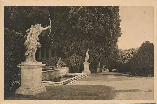 PC51851 Splendeurs et Charmes de Versailles. Allee des Trois Fontaines. Yvon. 19