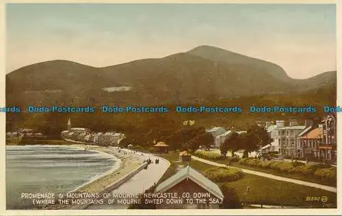 R024742 Promenade und Mountains of Mourne. Newcastle. Co. Down. Valentinstag. Carbo